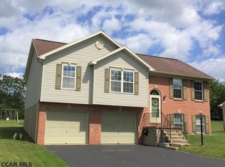 111 Gwenedd Ct, Pleasant Gap, PA 16823