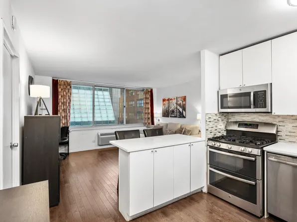 333 East 45th Street image 2 of 14