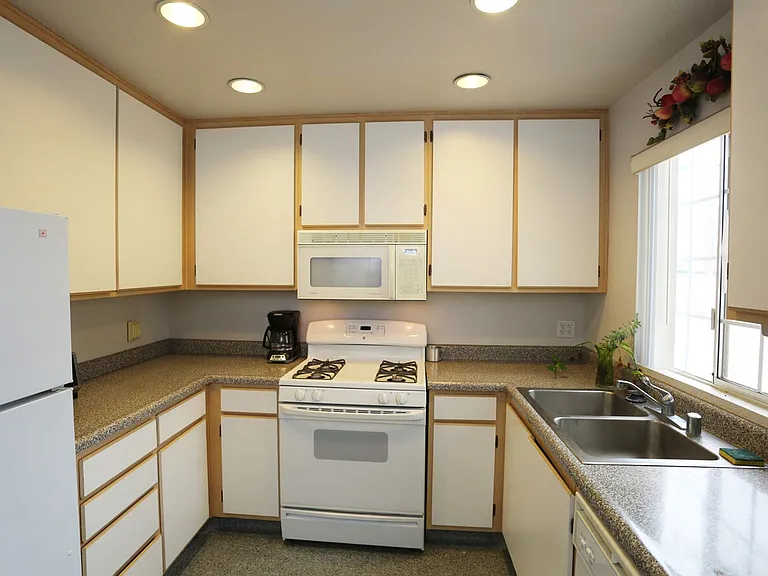 Vineyard Apartments — Photo 7