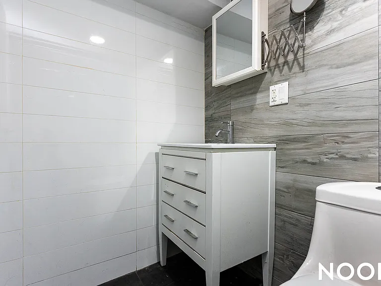 86 Menahan St #1R — Photo 18