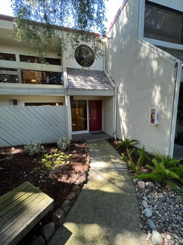 190 Cleaveland Rd — Photo 2