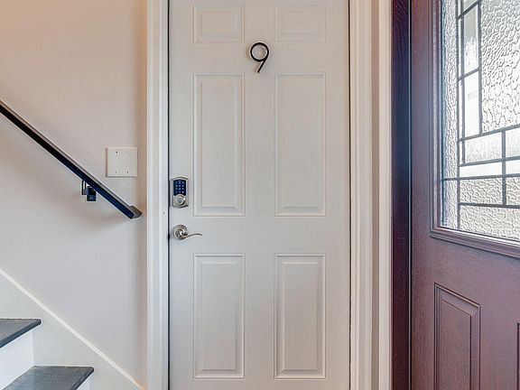 3rd image of 1810 Parkwood Ln