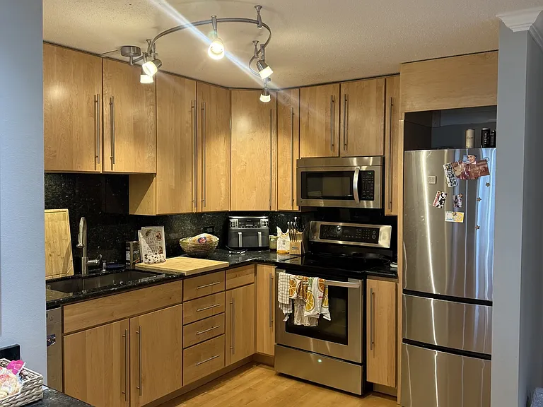 360 E Randolph St #1406 — Photo 3