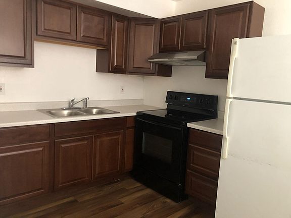 3rd image of 2523 S Lake Crest Dr