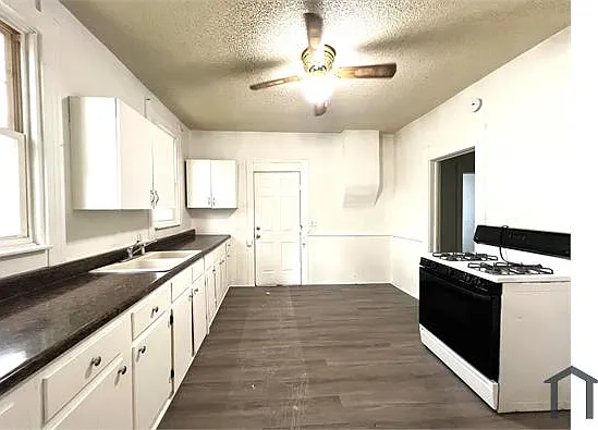 2020 Walnut St — Photo 6