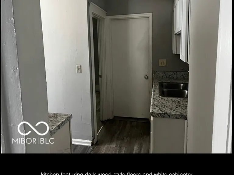 328 W 40th St — Photo 31