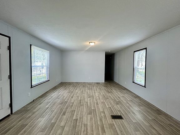 3rd image of 26 Williamson St