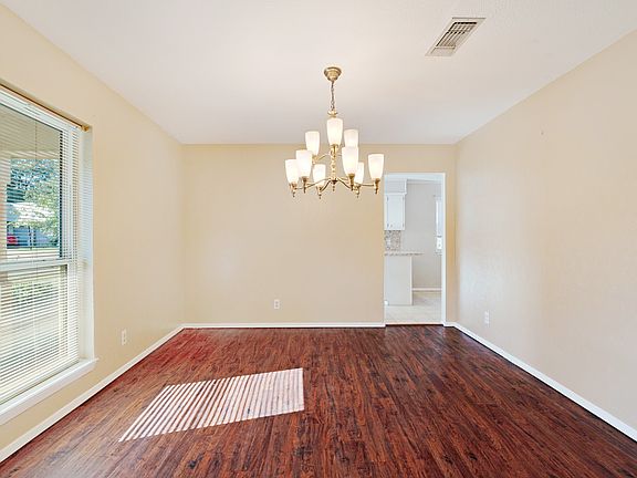 3rd image of 370 32nd St NE