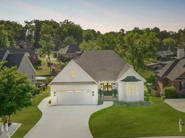 106 Reedy Cove Pl, Greenwood, SC 29649