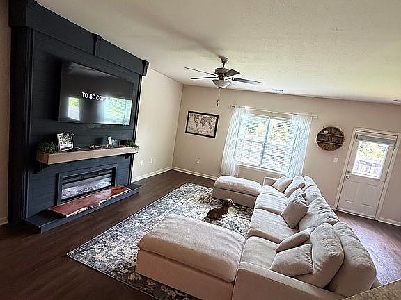 3rd image of 118 Clover Ln