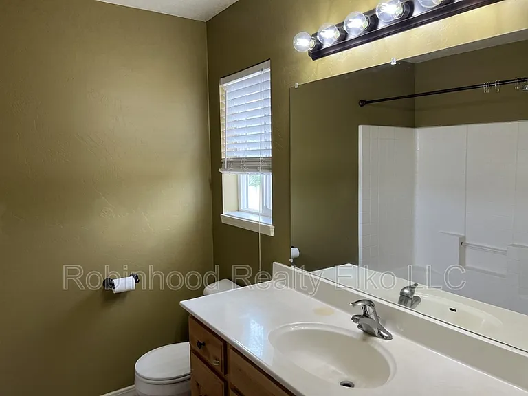 214 Brookwood Dr — Photo 24
