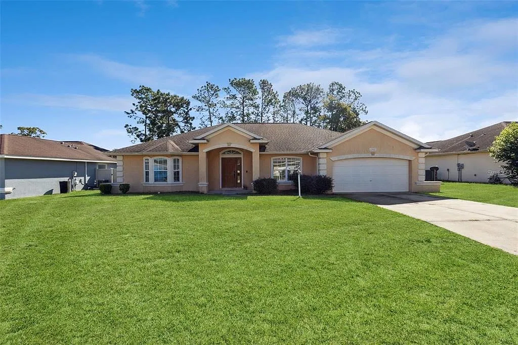 3 bed, 2.0 bath, 2181 sqft, $2,200 — Photo 1