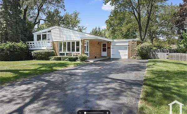 558 Mallard Ln — Photo 2