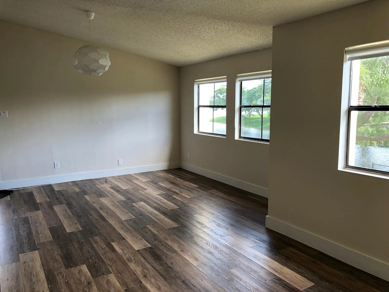 2 bed, 1090 sqft, $2,550 — Photo 4
