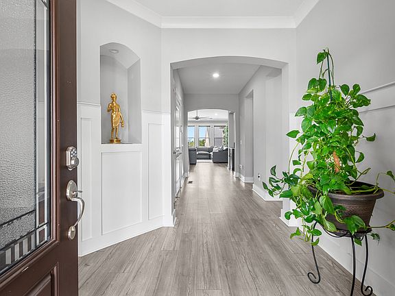3rd image of 808 Ava Ln