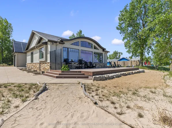 7292 Leighton Dr, Lambton Shores, ON N0M 2L0