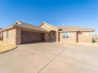 102 Gary Ave, Levelland, TX 79336