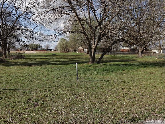 2nd image of 804 N Terrace Dr