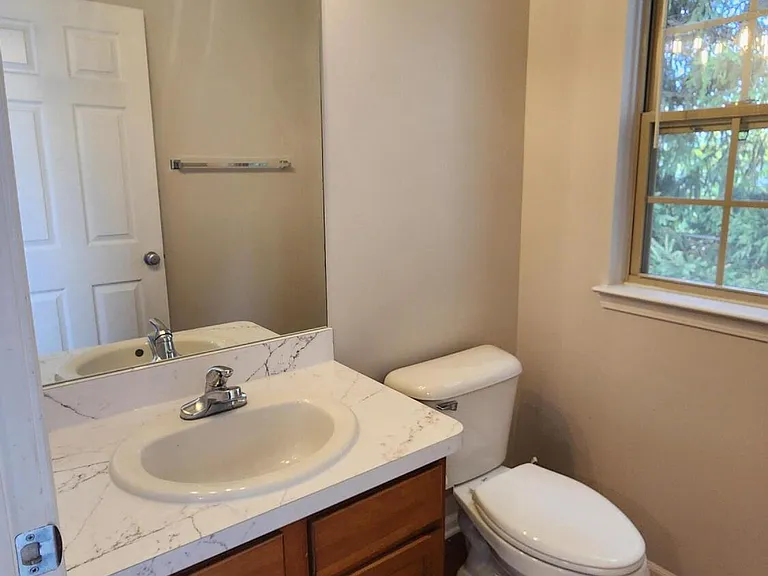 1574 Kessler Ave — Photo 12