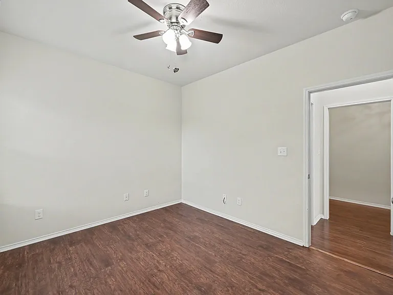 1061 Shadow Bend Ct — Photo 13