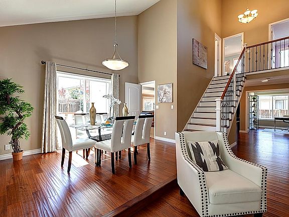 5th image of 792 Honeywood Ct