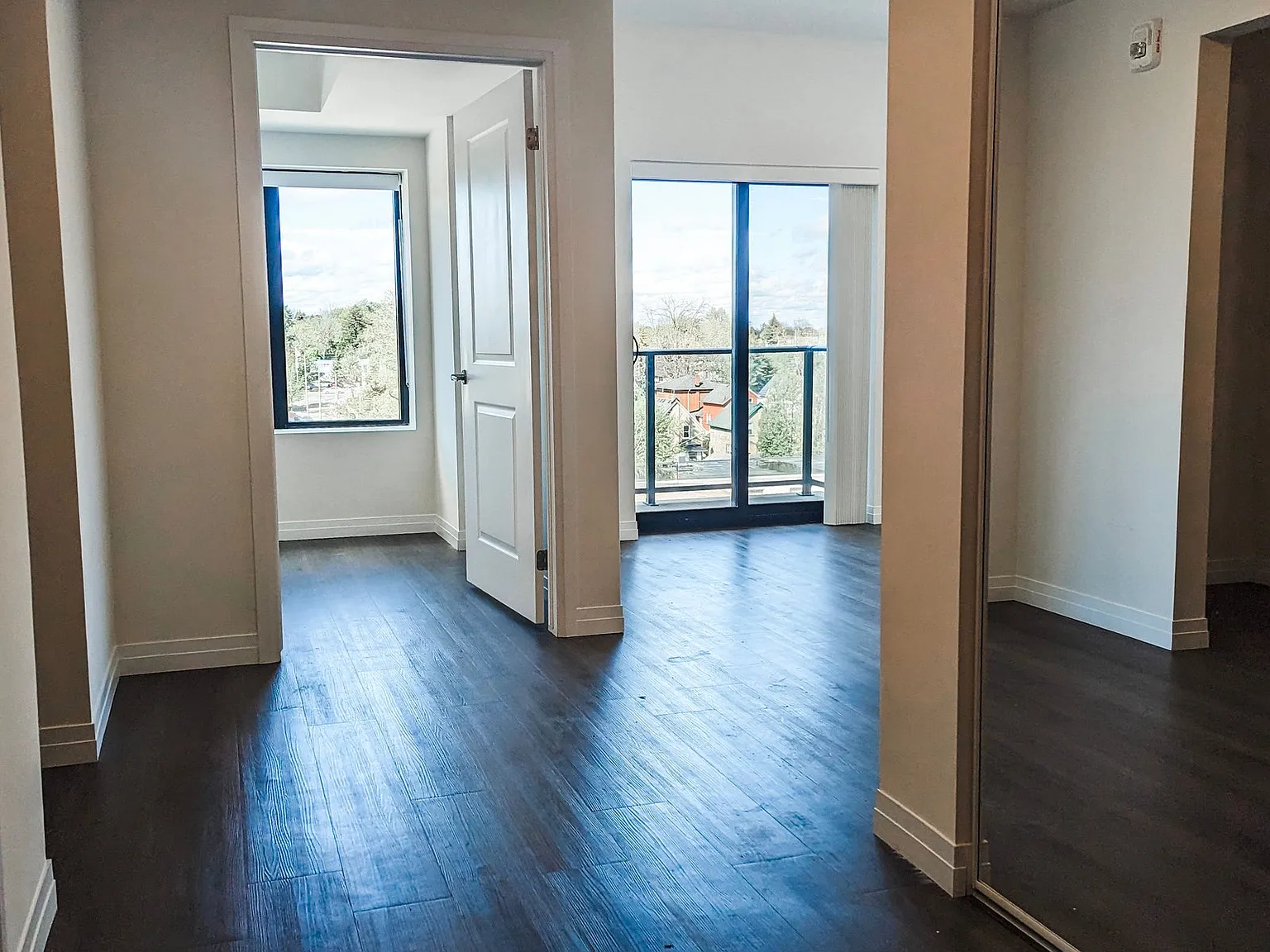 387 King St E Kitchener — Photo 3