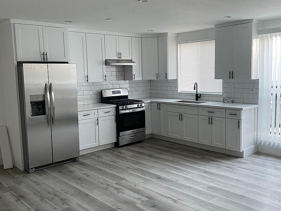 1st image of 1608 W 35th Pl #1608