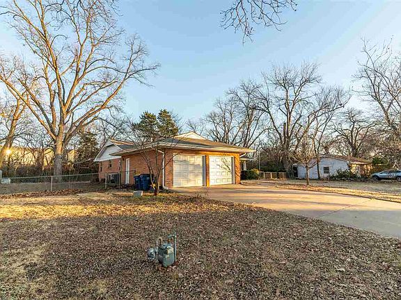 2nd image of 2119 N Glenwood Dr