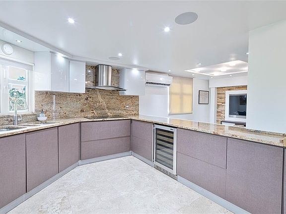 5th image of 818 Carr Dm #35