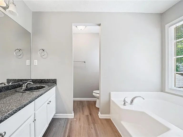 5590 Princeton Oaks Dr — Photo 40