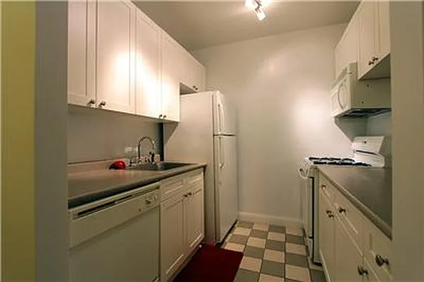 Rented by Domus Realty | media 15