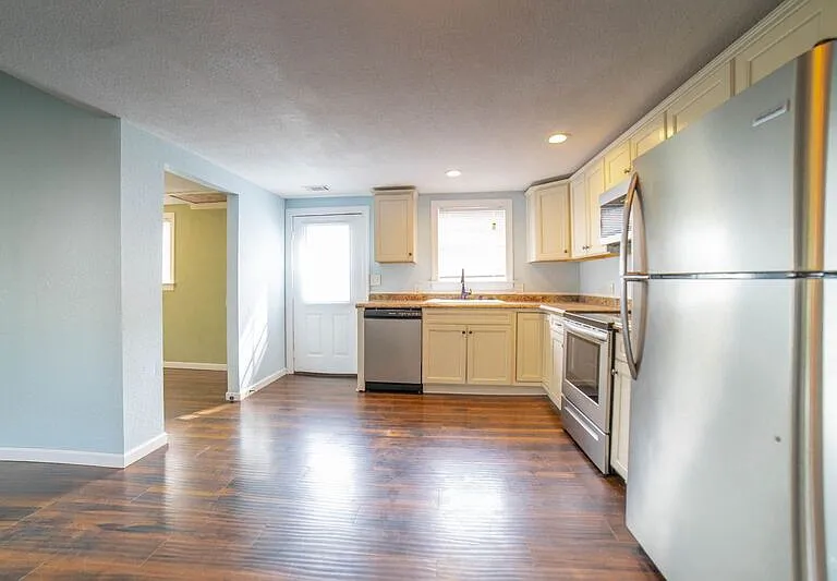 518 Railroad St — Photo 13