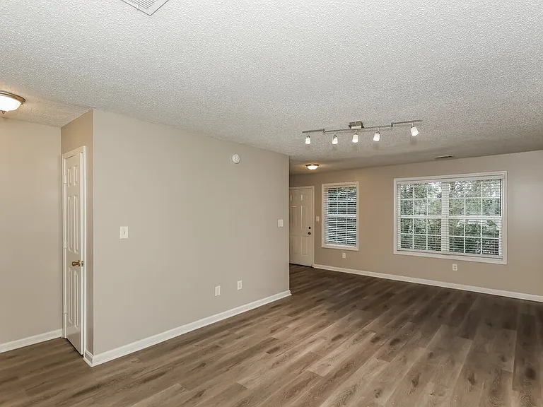 2150 Ivy Ln — Photo 5