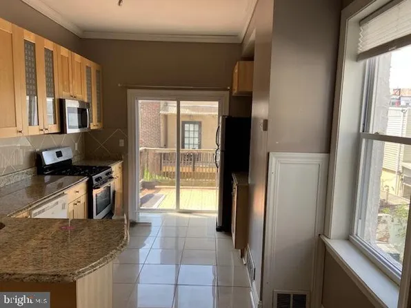2106 South St #2, Philadelphia, PA 19146