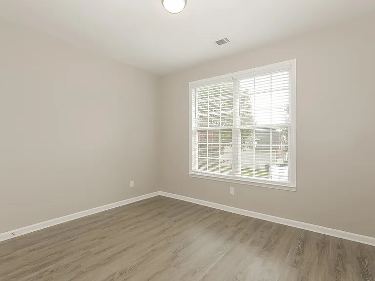 2452 Temple View Dr — Photo 15