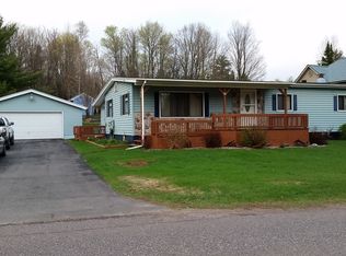 748 Cooper Lake Rd, Ishpeming, MI 49849
