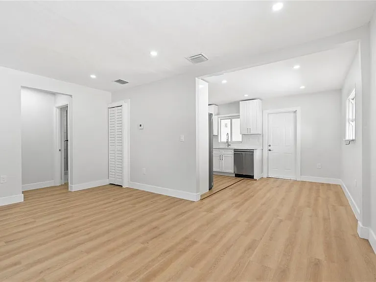 1946 Rodman St — Photo 3