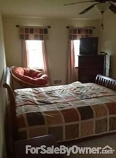 Master Bedroom : walk-in closet