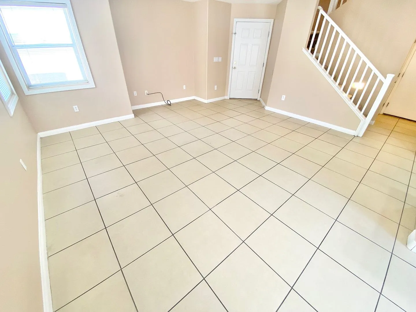 Cute 3 Bedroom /2.5 Bathroom Single Family Home, W/ 2 Car Garage — Photo 2