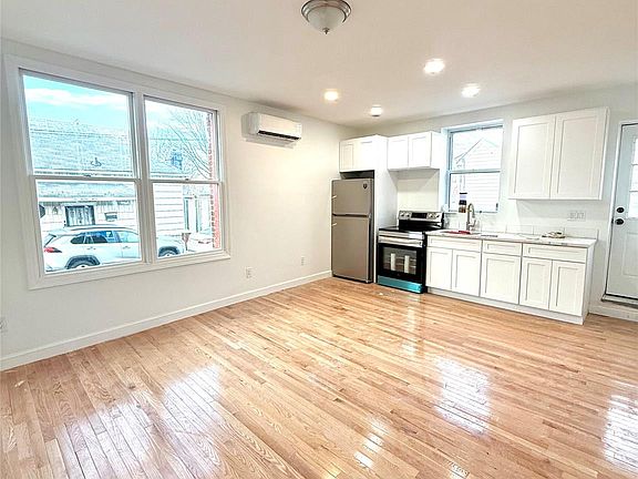 3rd image of 629 E 89th Street