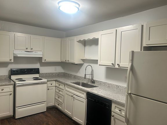 4th image of 405 Woodland Village #405