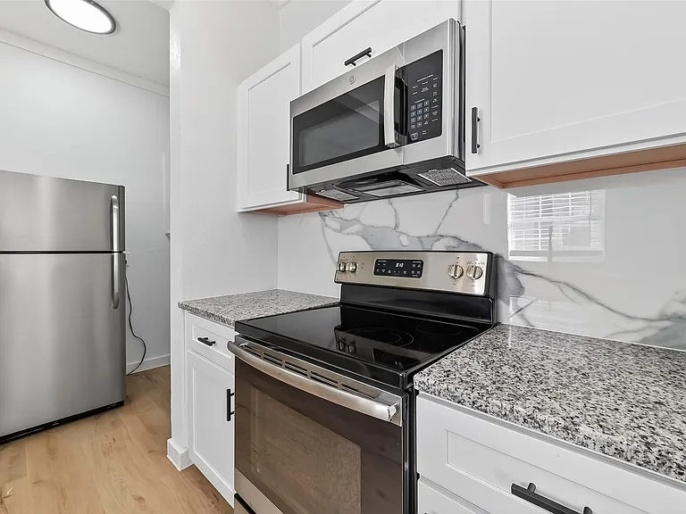 2202 Hutchins St #A — Photo 12