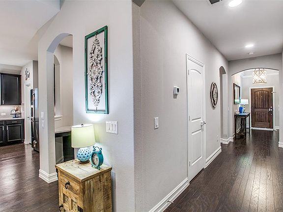 4th image of 2812 Acacia Ln