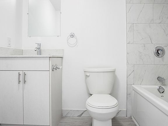 4th image of 630 Cummings Ave #104