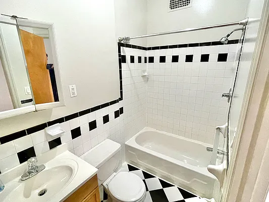 Rented by Compass | media 9