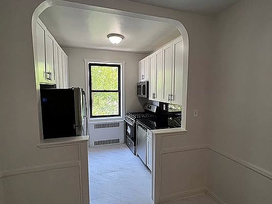 2nd image of 1660 E 5th St #2