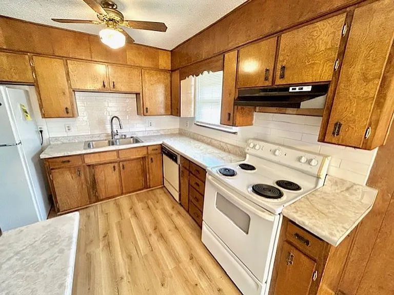 1709 Morningside Dr NW — Photo 9