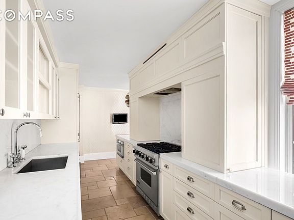 5th image of 40 E 66th St APT 3C