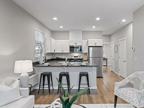 5th image of 2434 Strong Heights Ln SE