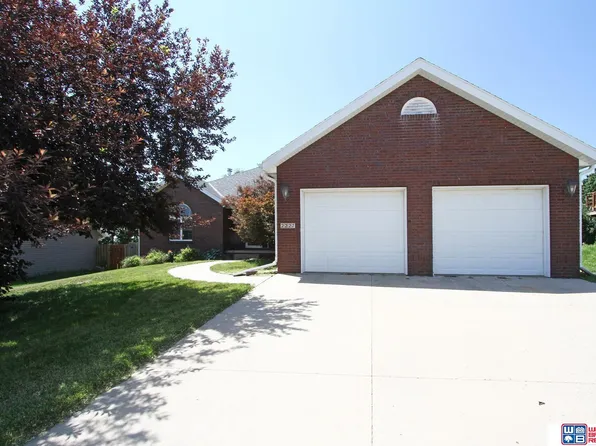 2227 Westwood Dr, Crete, NE 68333